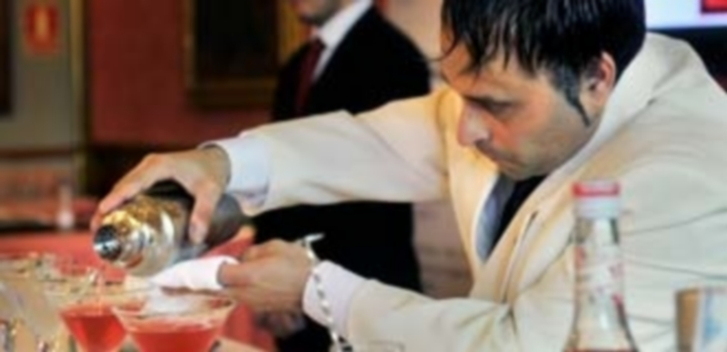 Luis de Miguel Aragoneses gana el XLI Concurso de Coctelería 1 La Asociación de Camareros de Segovia y Provincia organiza el concurso nacional de coctelería desde hace 41 años. / Kamarero