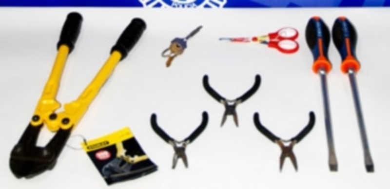 Algunos de los efectos que las delincuentes empleaban en los robos. / El Adelantado