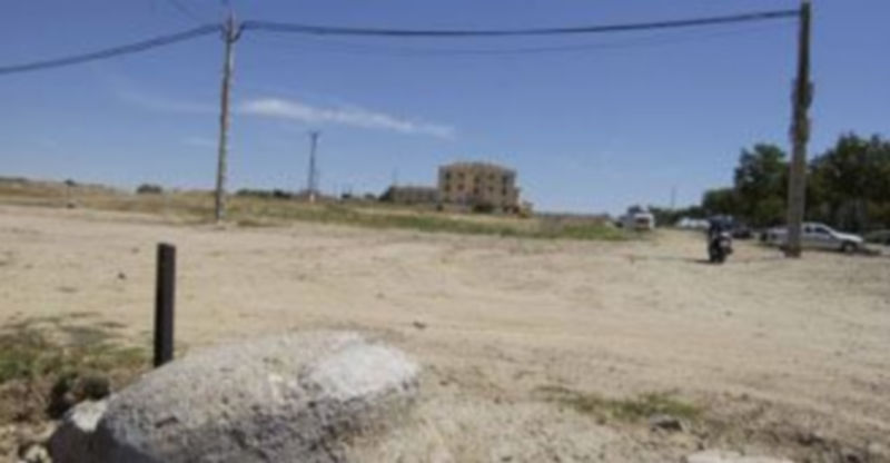 La parcela donde se ubicará el futuro edificio de juzgados de la capital segoviana se encuentra junto al barrio de Nueva Segovia. / Juan Martín