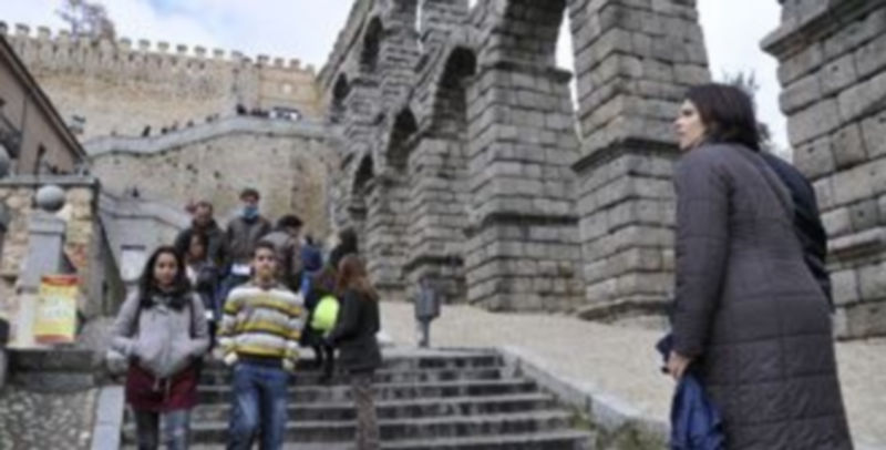 El mal tiempo no impidió a los visitantes disfrutar de la belleza de la ciudad. / JUAN MARTÍN