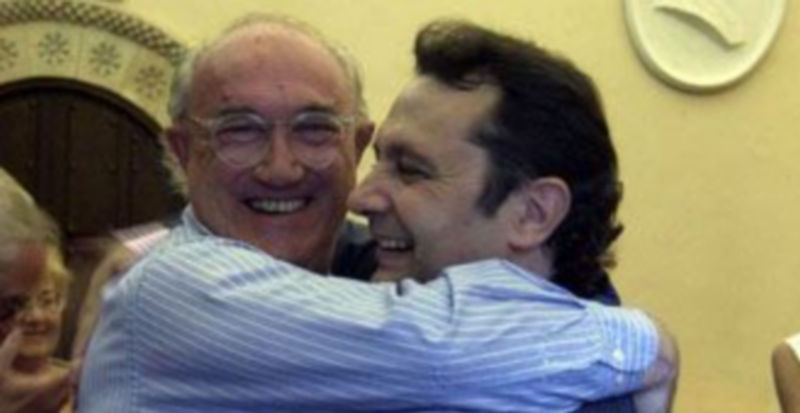 Giráldez y Arahuetes se funden en un abrazo