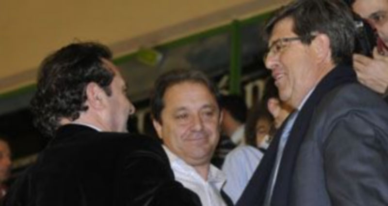 Arahuetes saluda a Postigo en presencia del secretario provincial del PSOE