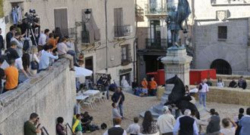 El anuncio de la campaña de Freixenet se rodó en la Plaza de Medina del Campo y sus alrededores. / Juan Martín