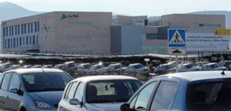 El aparcamiento de la estación está siempre muy saturado./JUAN MARTÍN