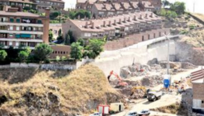 Construcción de una promoción de viviendas. Las de segunda mano mantienen su liderazgo en el mercado provincial. / K.