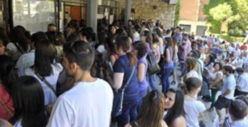 Los aspirantes que se presentaron a las pruebas de acceso al cuerpo de maestros en los tribunales de Segovia. / Kamarero