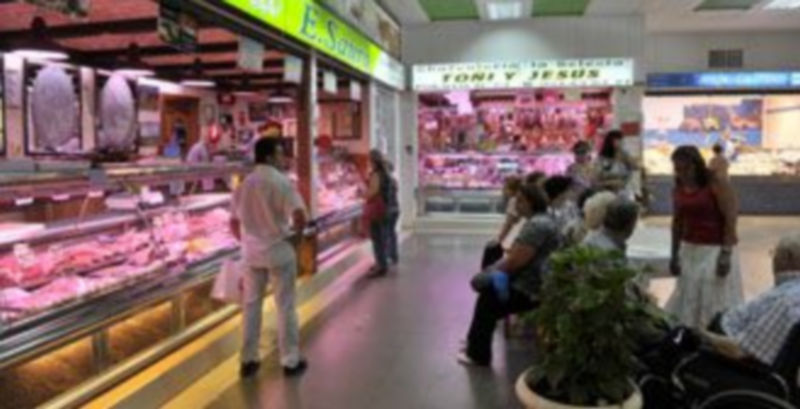 Imagen parcial del interior del Mercado Municipal de La Albuera