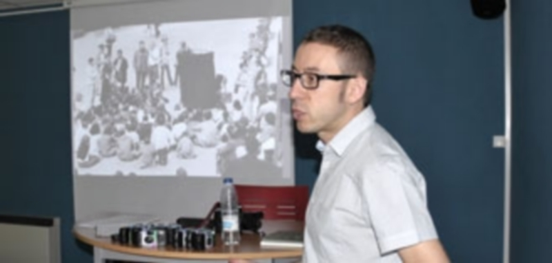 El taller de fotoperiodismo dirigido por Javier Herrero es una de las actividades del homenaje. / Juan Martín