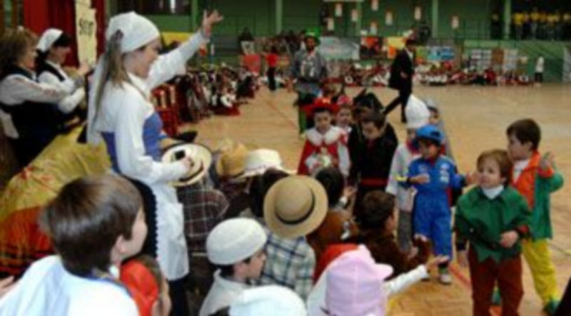 Un momento de las actuaciones de los alumnos de Infantil. / Alberto Benavente