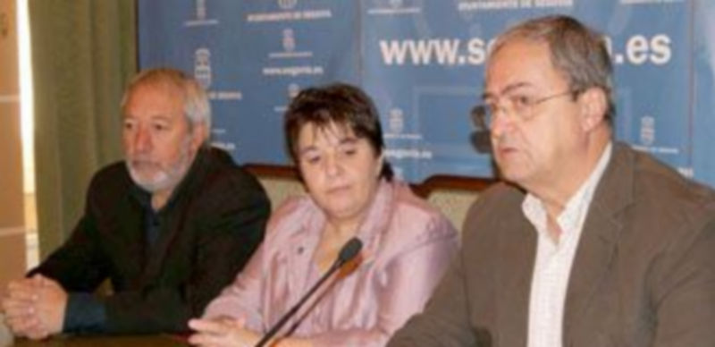 José Manuel Tamayo (derecha) y Eliseo de Pablos presentaron la iniciativa junto a la concejala de Cultura. / El Adelantado.