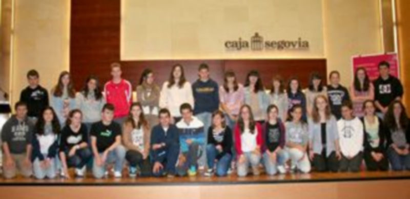 Fotografía del grupo de jóvenes de entre 15 y 17 años de edad que han sido becados por Caja Segovia para perfeccionar el inglés en Estados Unidos. / El Adelantado