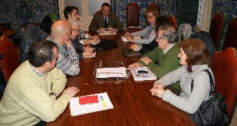 Reunión mantenida en la Sala de la Chimenea del Ayuntamiento. / E. A.