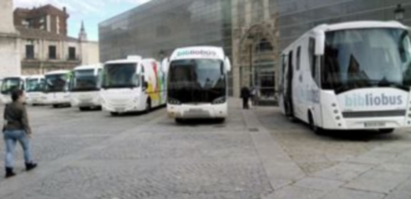 Los bibliobuses fueron protagonistas en el encuentro nacional de ACLEBIM celebrado en Burgos. / El Adelantado