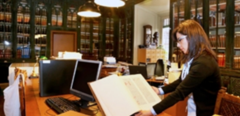 La directora del biblioteca