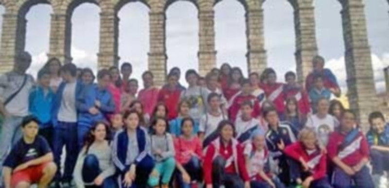 Los estudiantes que están conociendo Segovia serán recibidos hoy en el Ayuntamiento por la alcaldesa. / El Adelantado