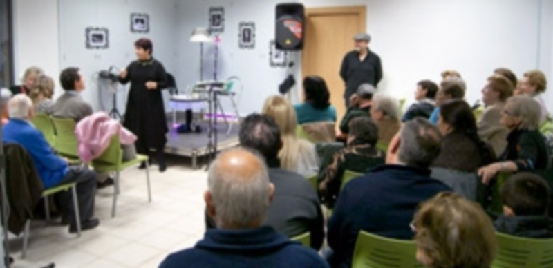 La alcaldesa y el concejal de Servicios Sociales ‘inauguraron’ el centro de mayores en la calle San Vicente. / El Adelantado