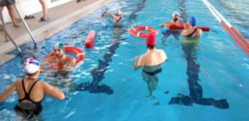 Las jornadas prácticas de este curso de salvamento marítimo se llevaron a cabo en la piscina municipal del Real Sitio de San Ildefonso. / El Adelantado