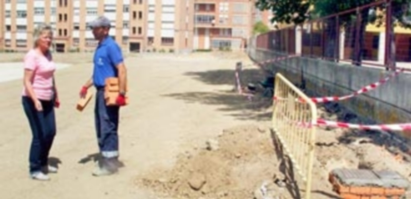 La concejala Paloma Maroto ha comprobado la marcha de los trabajos. / E. A.