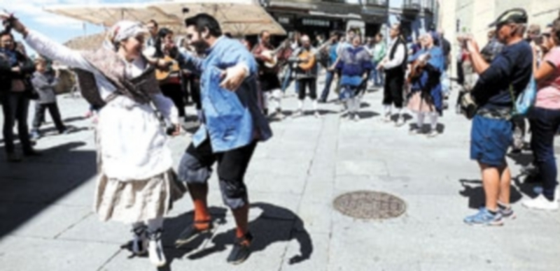 Diversión en movimiento 1 Varios danzantes de Guadalajara