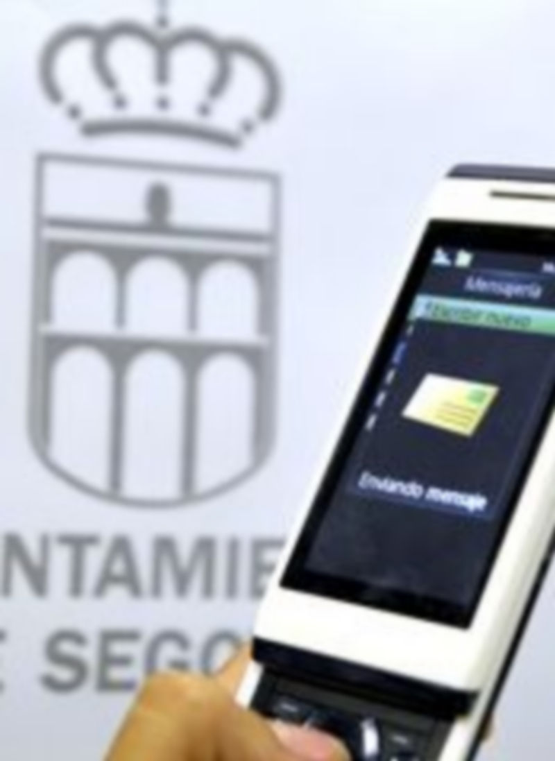 El PP considera que el gasto municipal en telefonía móvil es excesivo./A.Benavente.