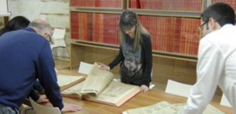 Una de las visitas permitirá a segovianos y visitantes conocer la sede de este periódico y su hemeroteca. / A. Benavente