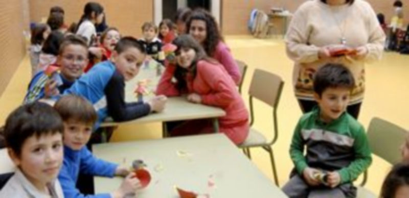 Imagen del servicio “Vacaciones en el cole” que promueve la Fedampa con la participación del Ayuntamiento y Espávila. / A. B.