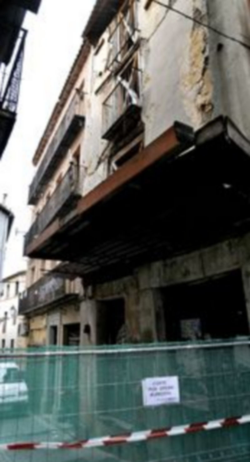 El edificio se ubica en el número 24 de la calle Escuderos. / A.BENAVENTE