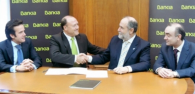 Un momento de la firma del convenio suscrito./ EL ADELANTADO