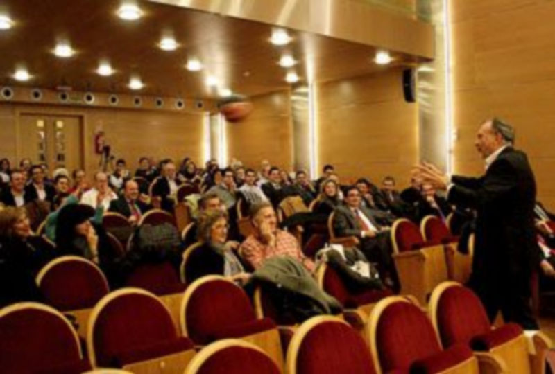 Los asistentes a la charla participaron activamente con las preguntas de los conferenciantes. /CARLOS GARCÍA-ALIENDE