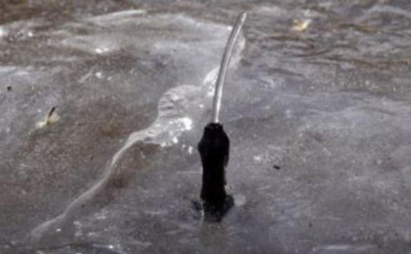 El hielo ha hecho estragos estos días en la capital. Como muestra