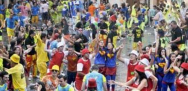 Las fiestas del barrio de San Lorenzo son una de las más multitudinarias de la capital. / Kamarero