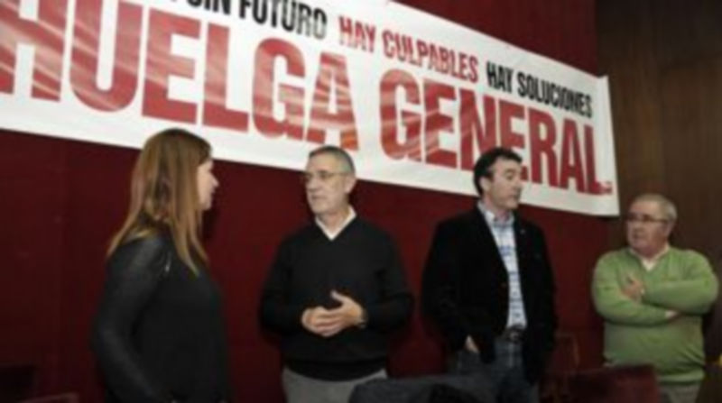 Los líderes sindicales regionales se reunieron con los delegados de UGT y CCOO./ Juan Martín