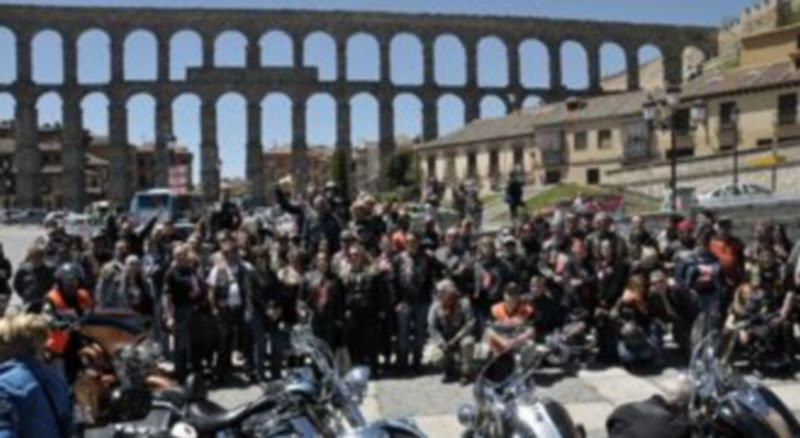 Las motocicletas dejaron en la ciudad su sello con un impresionante espectáculo visual para aficionados y curiosos. /J. Martín