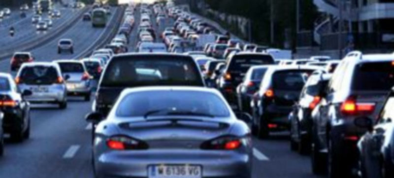 Imagen de archivo de vehículos circulando por una autovía en la vecina Comunidad de Madrid. / Juan Martín