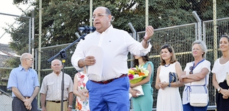 Gil Llorente durante el pregón de apertura de las fiestas del barrio de El Salvador. / Cristina Yusta