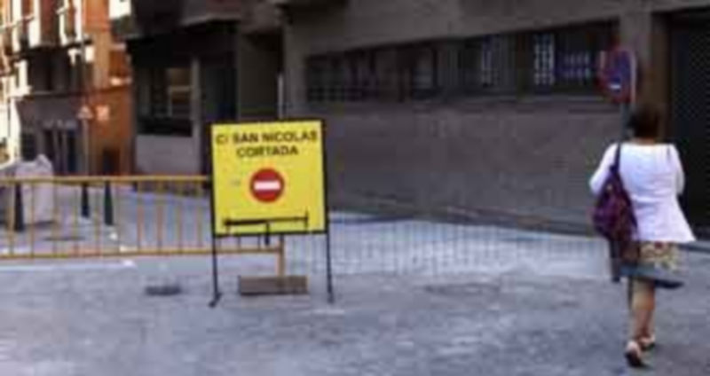 La prohibición al tráfico se ha mantenido hasta ayer a pesar de la finalización de las obras el pasado día 12. / Diego de Miguel