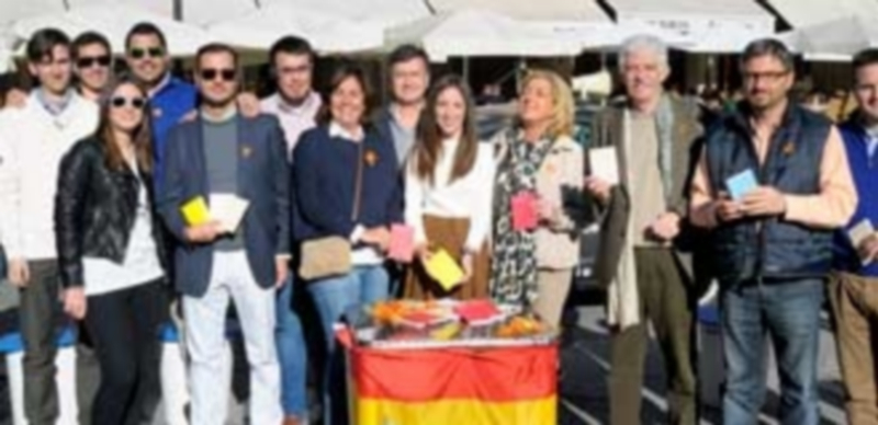 Los candidatos populares participaron en el acto convocado por Nuevas Generaciones en la Plaza Mayor./ Kamarero