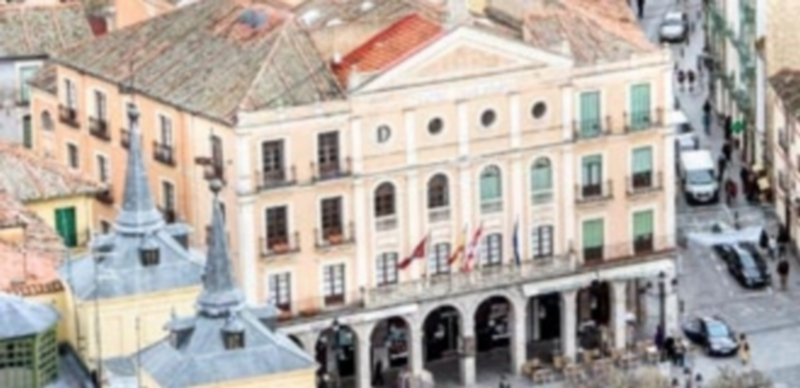 El presupuesto elaborado por el equipo de Gobierno incluye una partida de 400.000 euros para rehabilitar el Teatro Juan Bravo. / Kamarero