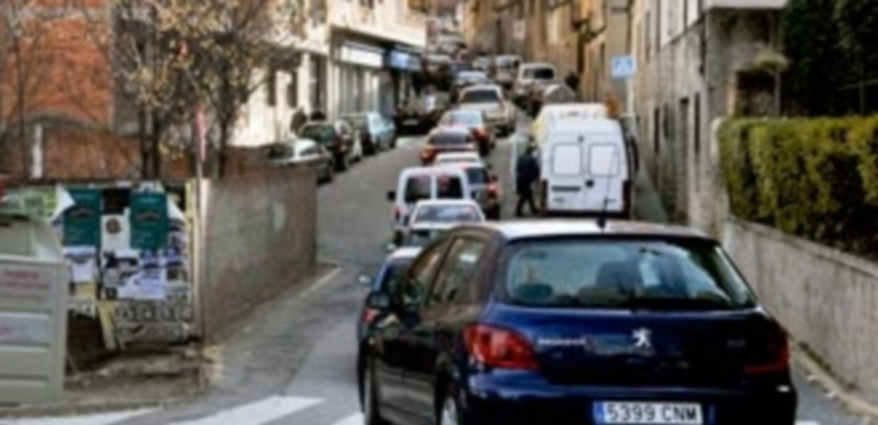 Atasco en la calle Antonio Machado para acceder a José Zorrilla