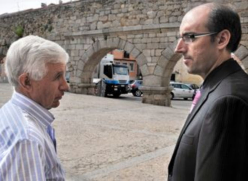 Daniel Postigo y Ángel Berbel comentan los temas de actualidad sanitaria de la provincia. / KAMARERO