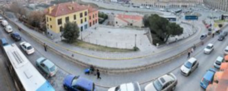 Imagen de archivo que muestra la congestión del tráfico en el centro de la capital segoviana