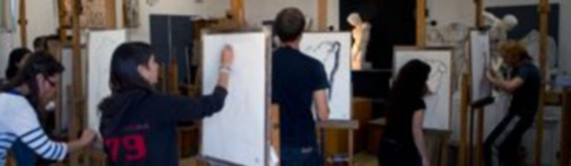 En la Escuela de Arte ‘Casa de los Picos’ se llevó a cabo la prueba de dibujo artístico./ Kamarero.