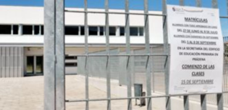 Fachada del Centro de Educación Obligatoria de Prádena