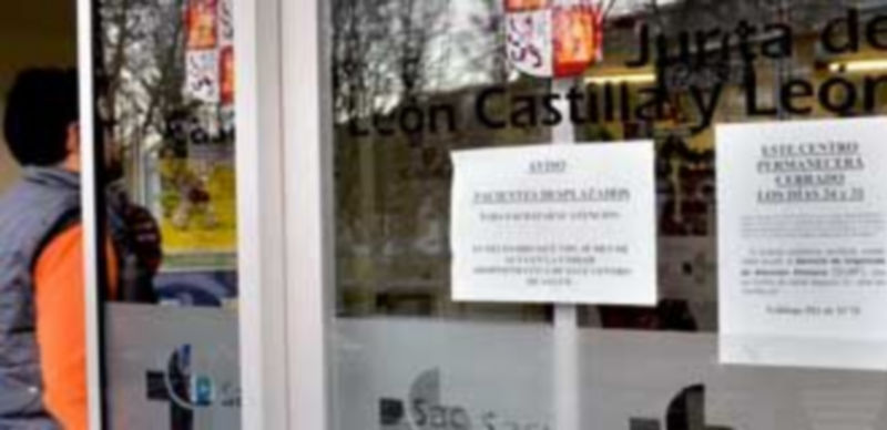 Las autoridades sanitarias han informado a los usuarios de los cambios que se aplican en estas fechas. / Kamarero