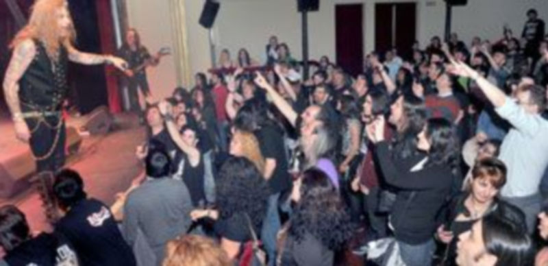 El público respondió a la presentación del nuevo disco de Lujuria. / Kamarero