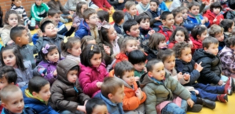 Los alumnos del centro CEIP Diego de Colmenares iterpretaron juntos la canción ‘Una sola voz’ de Macaco