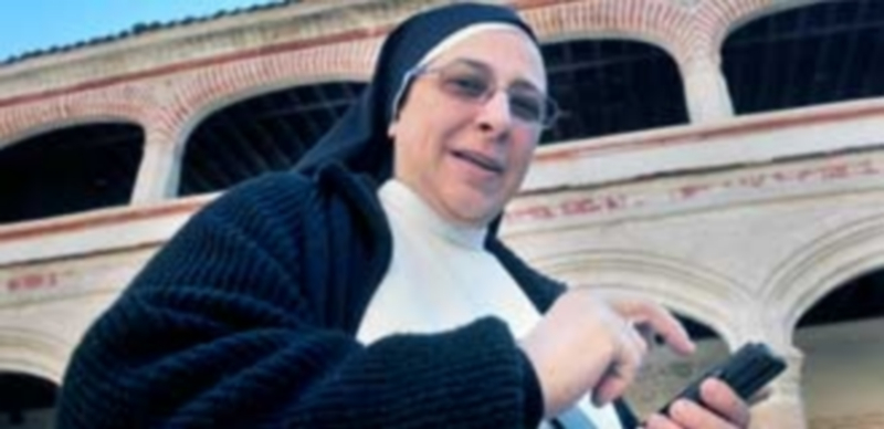 Sor Lucía Caram ha promovido la Fundación Rosa Oriol una organización no religiosa de ayuda a necesitados. / Kamarero