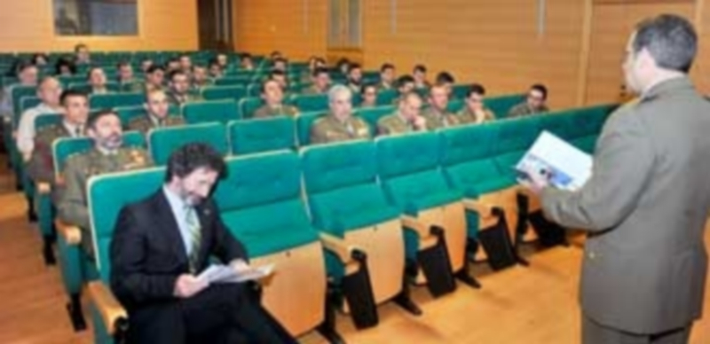 Las conferencias del curso se desarrollan en el Aula Loygorri de la Academia de Artillería. / Kamarero