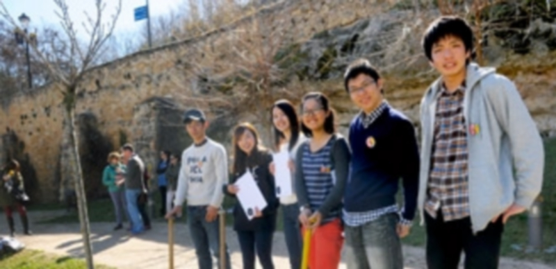 Los seis estudiantes de español procedentes de las universidades japonesas de Kobe y Kinki