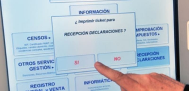 Muchos ciudadanos realizan su declaración de la renta a través de internet. / Kamarero